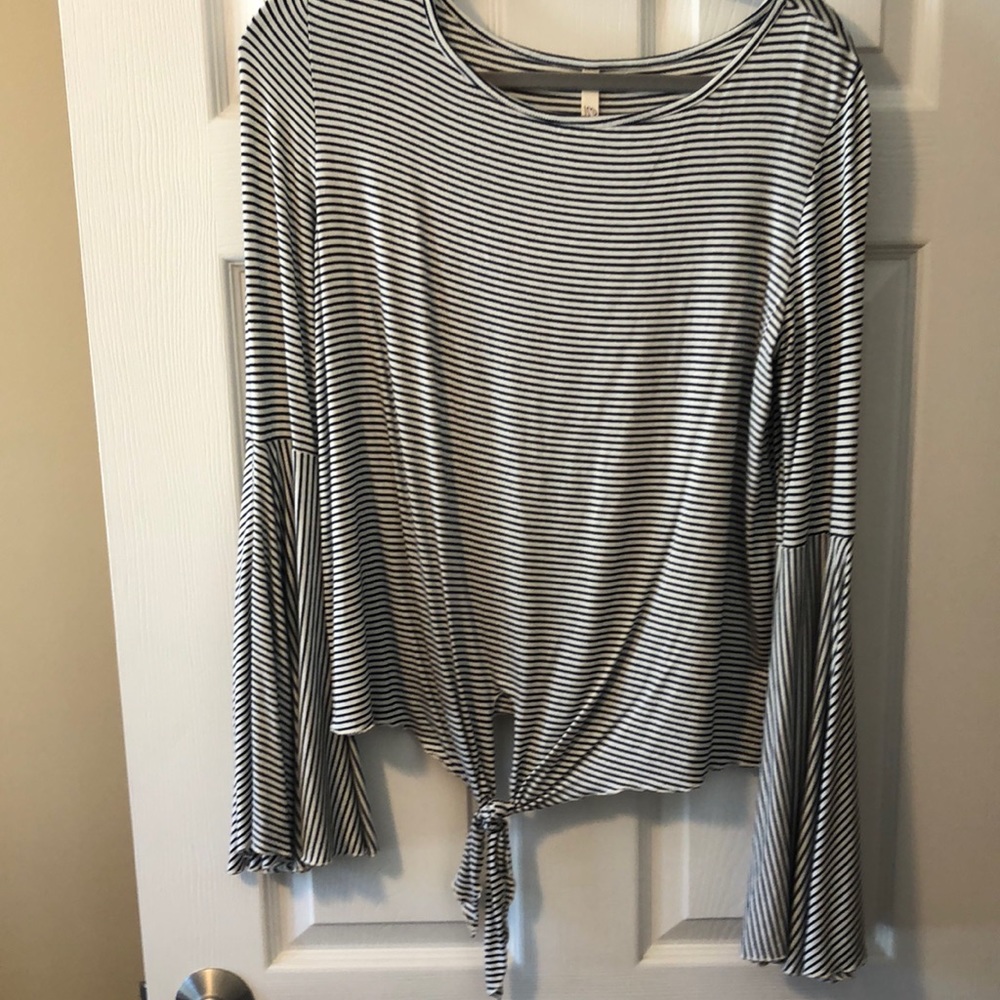 Bell sleeve tie front shirt. Navy and white